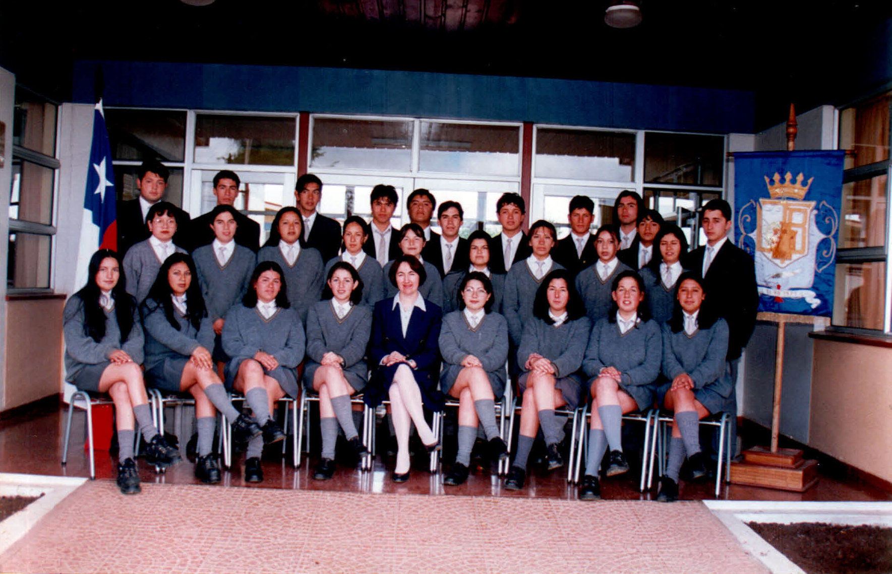 Cuarto medio A año 1998 del Liceo Tomás Burgos Cuarto medio A año 1998 del Liceo Tomás Burgos