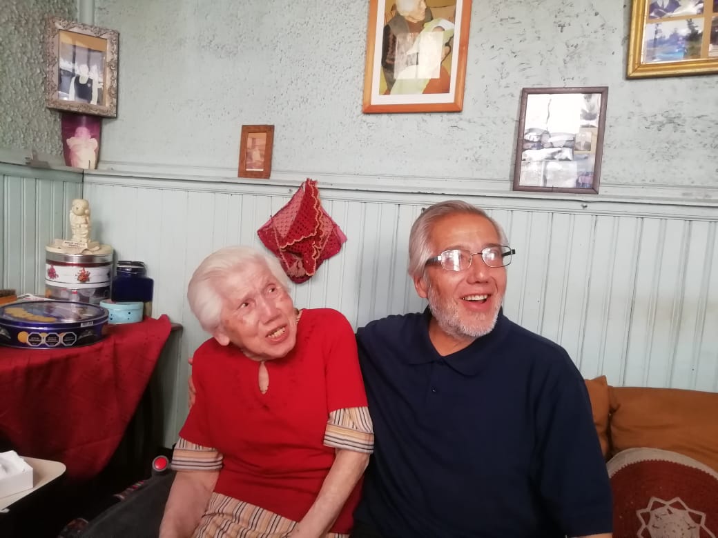 Germán Concha Pardo junto a su madre Germán Concha Pardo junto a su madre